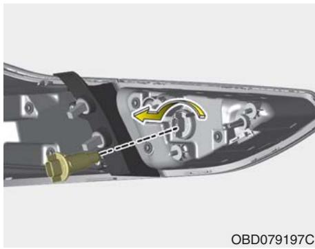 KIA Forte (2018-2021) - Remplacement d'une ampoule de feu stop et arrière (type LED) (Feu combiné arrière type A) - 3