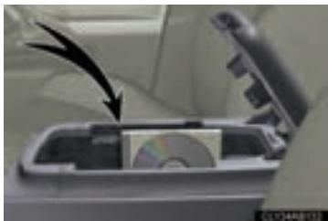 LEXUS IS XE20 Phase 2 (2010-2013) - Rangement des boitiers de CD dans la console - 1
