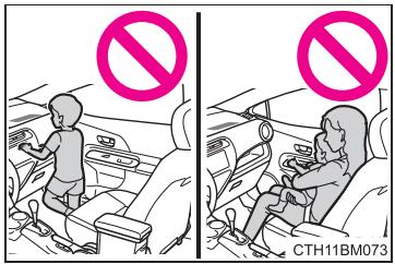 TOYOTA Prius C (2019) - Precautions relatives aux coussins gonflables SRS - 1
