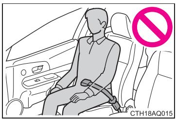 TOYOTA Prius C (2019) - Precautions relatives aux coussins gonflables SRS - 1
