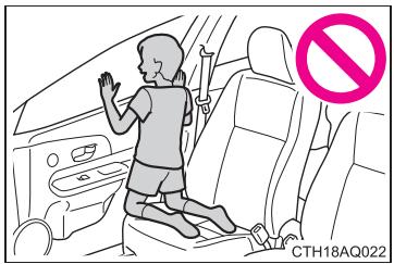 TOYOTA Prius C (2019) - Precautions relatives aux coussins gonflables SRS - 3