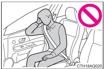 TOYOTA Prius C (2019) - Precautions relatives aux coussins gonflables SRS - 2