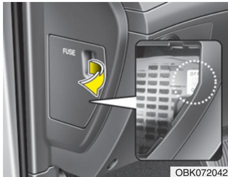 HYUNDAI Genesis coupe (2012-2016) - Remplacer un fusible sur le panneau interieur - 1