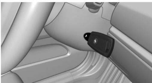 BMW M4 COUPÉ (2017-2020) - Démarrage du moteur par la reconnaissance de secours de la clé du véhicule - 1
