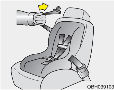 HYUNDAI Equus (2009-2016) - Utiliser le mode de verrouillage automatique d'une ceinture de sécurité - 4