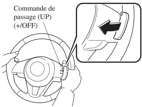 MAZDA 3 (2013-2017) - En utilisant les commandes de changement du volant\* - 1