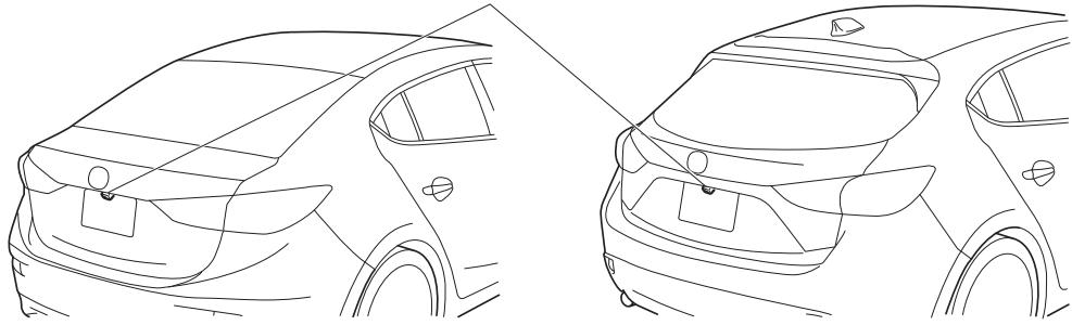 MAZDA 3 (2013-2017) - ▼ Emplacement de la caméra de stationnement de rétrovision - 1
