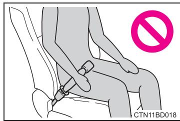 TOYOTA Highlander (2014) - Precautions concerning les coussins gonflables SRS - 1