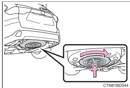 TOYOTA Highlander (2014) - Rangement de la roue crevée, du cric et de tous les outils (avec une roue de secours standard) - 6