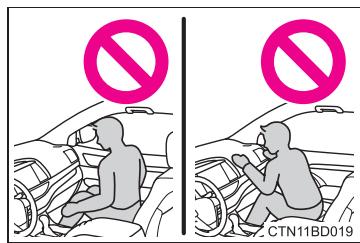 TOYOTA Highlander (2014) - Precautions concerning les coussins gonflables SRS - 2