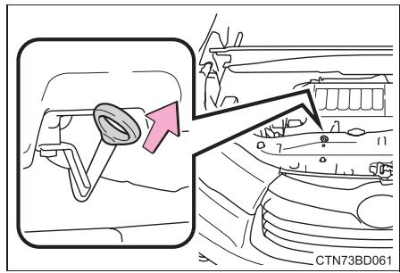 TOYOTA Highlander (2014) - Vérification du niveau d'huile moteur - 2