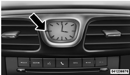 Chrysler 200 Cabriolet (2012) - RéGLAGE DE L'HORLOGE ANALOGIQUE - 1