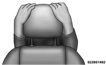Chrysler 200 Cabriolet (2012) - Réinitialisation des appuie-têtes actifs - 1