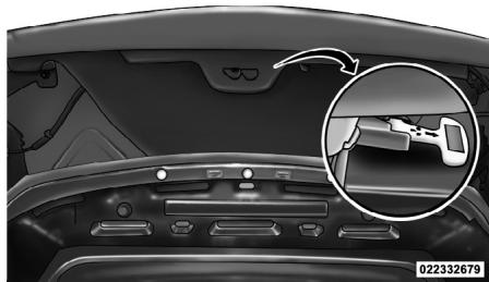 Chrysler 200 Cabriolet (2012) - Dispositif d'ouverture d'urgence du coffre - 1