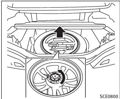 INFINITI G37 Cabriolet (2010) - Sortir la roue de secours et les outils - 1