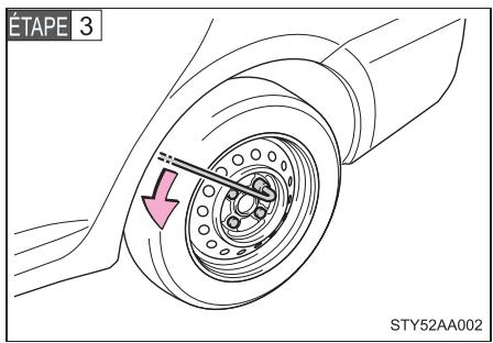 TOYOTA Yaris 2 (2008) - Remplacement d'un pneu creve - 3