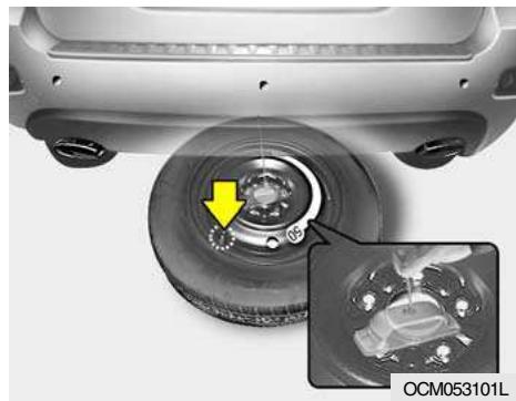 HYUNDAI Santa Fe 2 (2006-2009) - Pour enlever la roue de secours - 3