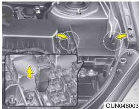 KIA Carens UN (2006-2010) - Remplacement du boitier de fusibles interieur - 1