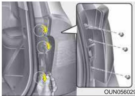 KIA Carens UN (2006-2010) - Remplacement des ampoules du bloc optique arrière combiné - 1
