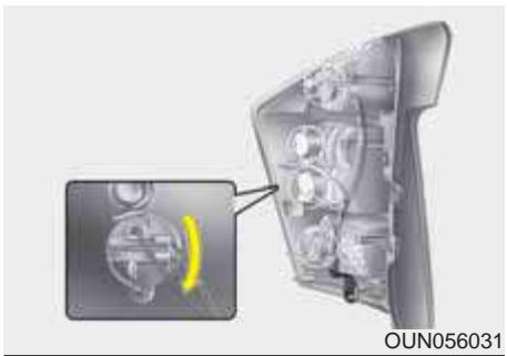 KIA Carens UN (2006-2010) - Remplacement des ampoules du bloc optique arrière combiné - 3