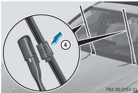Mercedes-Benz Classe C (2014-2018) - Dépose des balais d'essuie-glace - 2