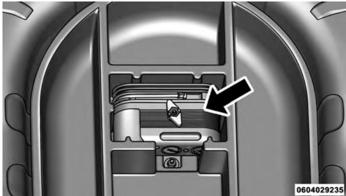 Chrysler 200 (2017) - Emplacement de la trousse d'entretien des pneus - 3