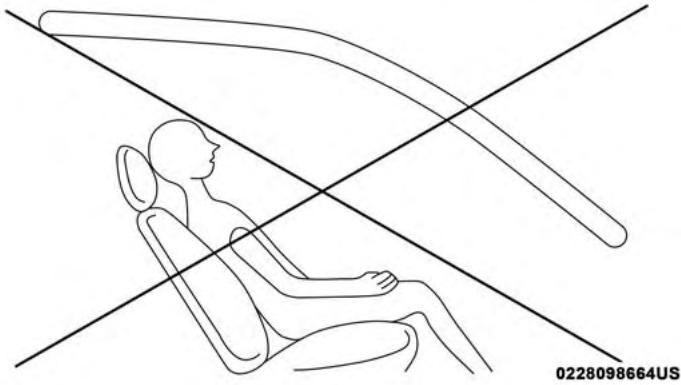 Chrysler 200 (2017) - Ne diminuez pas ET n'augmentez pas le poids assis du passager avant sur le siège passager avant. - 3