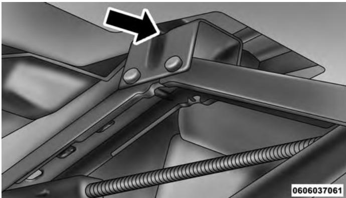 Chrysler 200 (2017) - Emplacements de levage - 5