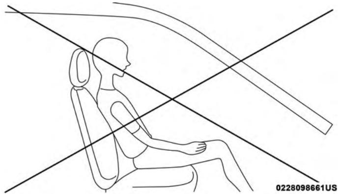 Chrysler 200 (2017) - Ne diminuez pas ET n'augmentez pas le poids assis du passager avant sur le siège passager avant. - 1