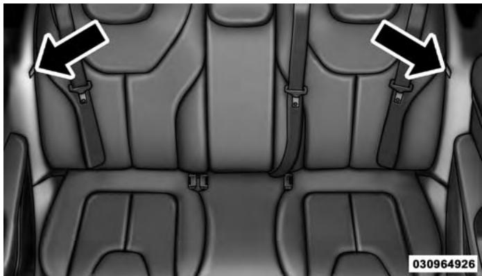 Chrysler 200 (2017) - Espace de chargement — Siège arrière rabattable 60-40 — Selon l'équipement - 1