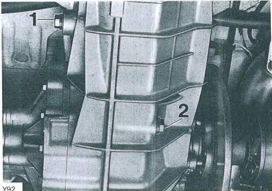 ALFA ROMEO Alfetta GT GTV(1980-1987) - VÉRIFICATION DU NIVEAU ET VIDANGE DE L'HUILE DE BOITE DE VITesses/DIFFÉRENTIEL - 1