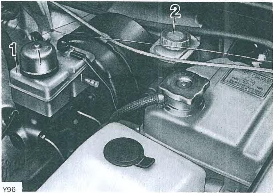 ALFA ROMEO Alfetta GT GTV(1980-1987) - RÉSERVOIR D'ALIMENTATION DE L'EMBRAYAGE (2) - 1