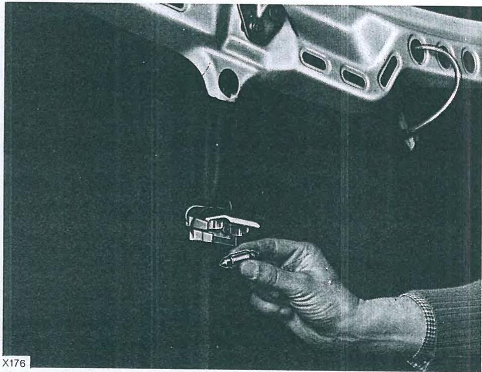 ALFA ROMEO Alfetta GT GTV(1980-1987) - Eclairage du compartment moteur - 1