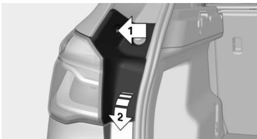 BMW X1 Phase 1 (2015-2019) - Démontage du feu arrière extérieur - 1