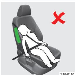 SKODA Octavia 4 (2020-2023) - Un enfant mal attaché dans une mauvaise position assise - mis en danger par l'airbag latéral - 1