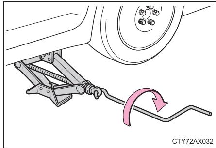 TOYOTA Avalon (2013) - Remplacement d'une roue crevee - 4