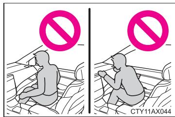 TOYOTA Avalon (2013) - Précautions avec les airbags SRS - 2