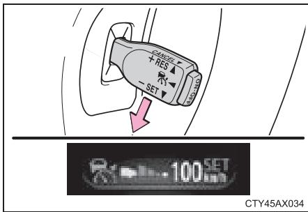 TOYOTA Avalon (2013) - Programmation de la vitesse du vehicule (mode de contrôle de la distance entre vehicules) - 2
