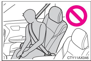 TOYOTA Avalon (2013) - Précautions avec les airbags SRS - 2