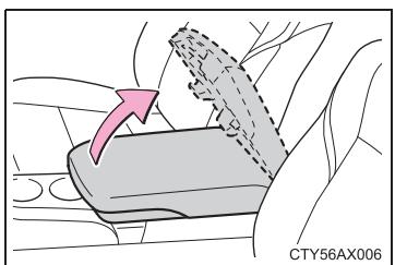 TOYOTA Avalon (2017) - Lorsque vous utilisez le couvercle du rangement de console comme accoudoir - 2