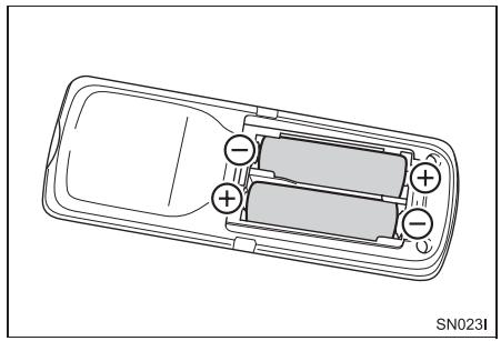 TOYOTA Sienna (2016) - Retirez les piles à plat et remplacez-les par 2 piles AA neuves. - 1