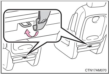 TOYOTA Sienna (22010) - ■ Utilisation des points d'ancrage LATCH - 7