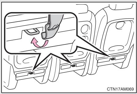 TOYOTA Sienna (22010) - ■ Utilisation des points d'ancrage LATCH - 6