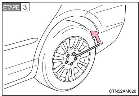 TOYOTA Sienna (22010) - Remplacement d'une roue crevée - 2