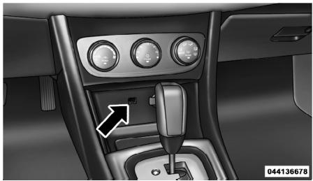 DODGE Avenger 2 (2012) - Branchement d'un iPodMD ou d'un dispositif USB externe - 1