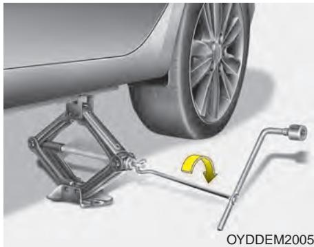 KIA Forte (2012-2016) - Changer un pneu - 5