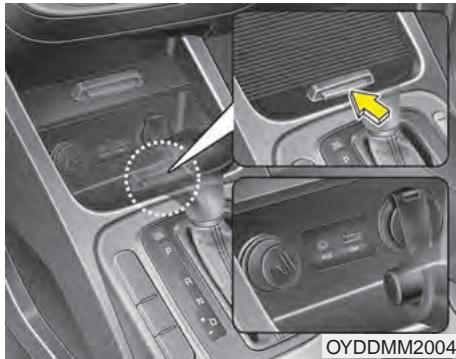 KIA Forte (2012-2016) - Prise Aux, USB et iPod® (si équipé) - 1