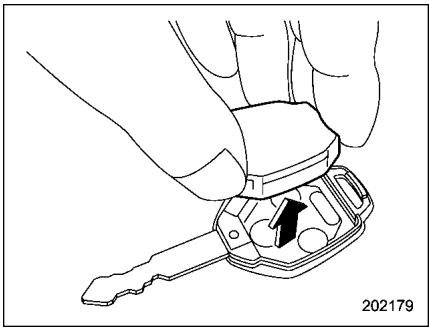SUBARU Legacy (2016) - ■ Remplacement de la pile du transmetteur - 2