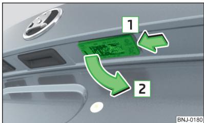 SKODA Fabia 3 Phase 1 (2015-2017) - Remplacement de l'ampoule de l'éclairage de la plaque d'immatriculation - 1