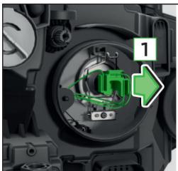 SKODA Fabia 3 Phase 1 (2015-2017) - Remplacement des ampoules pour les yeux de croissement et de route (phares halogène) - 1